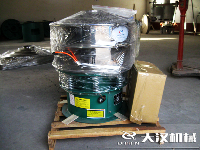 三氯蔗糖粉超聲波振動篩采用不銹鋼+碳鋼材質的產(chǎn)品能夠更好的節(jié)省成本，同時能夠達到想要的篩分效果。