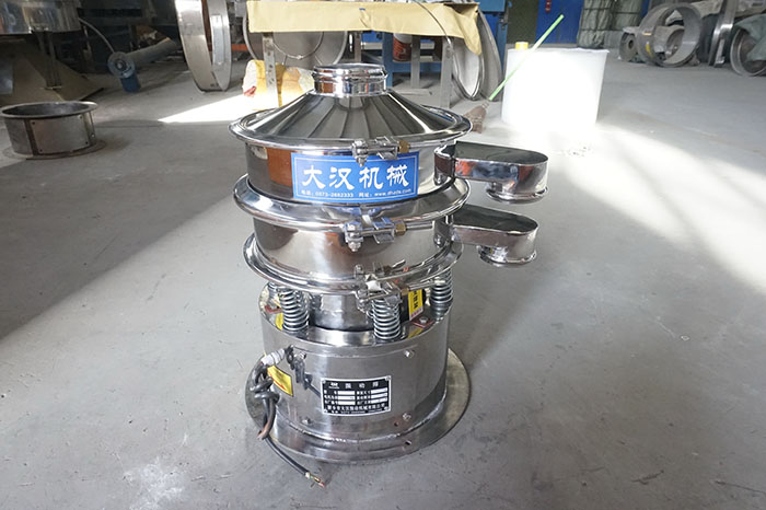 不銹鋼小型振動篩材質(zhì)使用不銹鋼與碳制造而成。